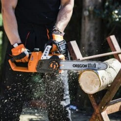 Yard Force - Tronçonneuse Sans-fil 40v Avec Guide-chaîne Oregon De 35cm, 2xbatterie Li-ion 2ah Et Chargeur - Ls C35 -Promos Jardin Pro Magasin 645b8f624717b7.45651755